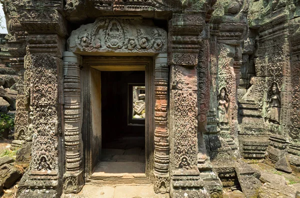 Esculturas Demônios Dançarinos Apsara Mitologia Hindu Uma Moldura Porta Templo — Fotografia de Stock