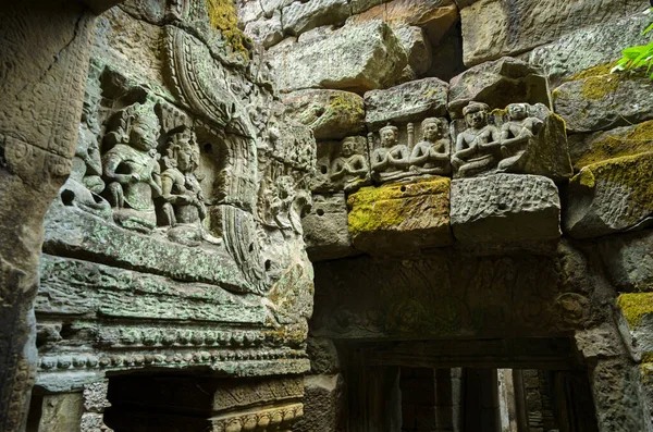 Esculturas Deuses Hindus Sentados Mitologia Hindu Uma Moldura Porta Templo — Fotografia de Stock