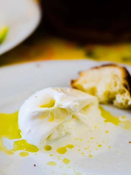 Prato Típico Apúlia Com Queijo Burrata Fresco Azeite Pão Para — Fotografia de Stock