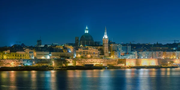 Valletta Capital Noite Outro Lado Porto Sliema Com Igrejas Edifícios — Fotografia de Stock