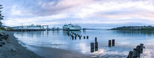 アナコルテス San Juan Islands Washington Usaの放棄された桟橋とフェリーターミナル 夜明け — ストック写真