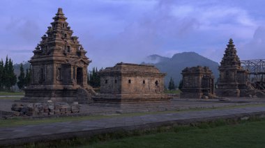 Arjuna tapınağı, Endonezya 'nın başkenti Orta Cava' daki Dieng Platosu 'nda bulunan eski bir Hindu tapınağıdır.