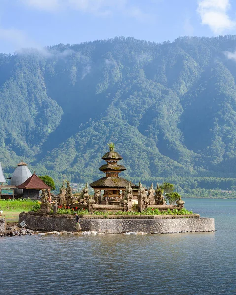 Deux Flèches Temple Hindou Pura Bratan Flottant Sur Lac Bratan — Photo