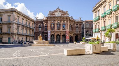Teatro Bellini, İtalya 'nın Sicilya şehrinde bulunan bir opera binasıdır..