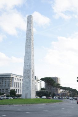 Giuglielmo Marconi Meydanı 'ndaki rasyonalizm mimarisi Obelisk, Faşist dönemden modern bölge, Roma