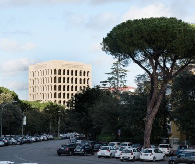Square Colosseum (Palazzo della Civilta Italiana), İtalya 'nın başkenti Roma' da bulunan rasyonalizm mimarisi bölgesinde yer alan faşist dönemden kalma bir yapı.