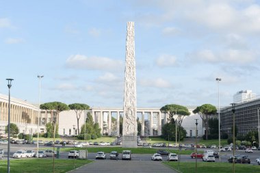 Giuglielmo Marconi Meydanı 'ndaki rasyonalizm mimarisi Obelisk, Faşist dönemden modern bölge, Roma