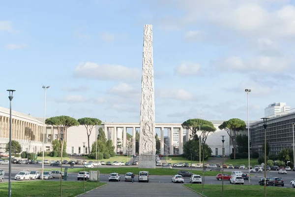 Giuglielmo Marconi Meydanı 'ndaki rasyonalizm mimarisi Obelisk, Faşist dönemden modern bölge, Roma