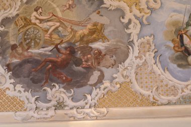 Catania, İtalya - 18 Ocak 2019: Sicilya Barok balo salonu ve resepsiyon salonu ile İtalya 'nın Catania kentindeki Palazzo Biscari Sarayı