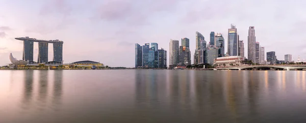 Σιγκαπούρη Σεπ 2019 Σύνθετη Εικόνα Του Ορίζοντα Της Σιγκαπούρης Αντανακλάται — Φωτογραφία Αρχείου