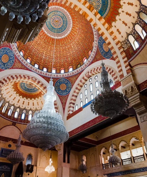 Beirute Líbano Abr 2017 Cúpula Mesquita Decorada Dentro Com Pinturas — Fotografia de Stock