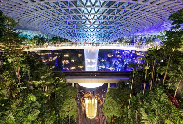 Singapur Ago 2019 Jewel Changi Aeropuerto Singapur Durante Espectáculo Luces — Foto de Stock
