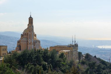 Lübnan Leydimiz Ortadoğu, Lübnan 'daki Jounieh Körfezi' ndeki Maronite türbesi.