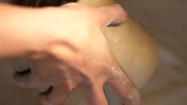 Proces Formowania Gliny Rękami — Wideo stockowe