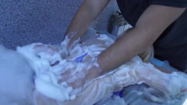 sabun köpüğü masajı, tıbbi masaj