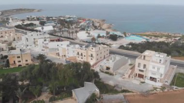 Akdeniz 'e yakın güzel Malta Valletta' nın üzerinde uçmak