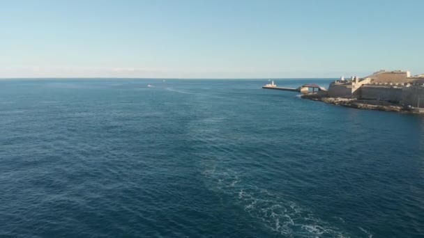 Fliegen Über Der Valletta Malta Der Nähe Des Blauen Mittelmeeres — Stockvideo