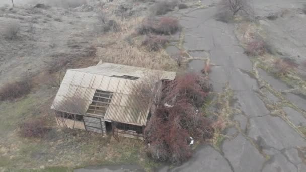 Casa Abandonada Frente Nevando — Vídeos de Stock