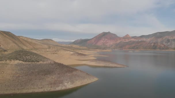 沙漠中美丽的湖泊 — 图库视频影像