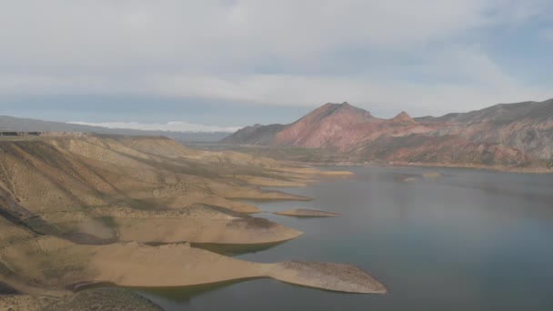沙漠中美丽的湖泊 — 图库视频影像