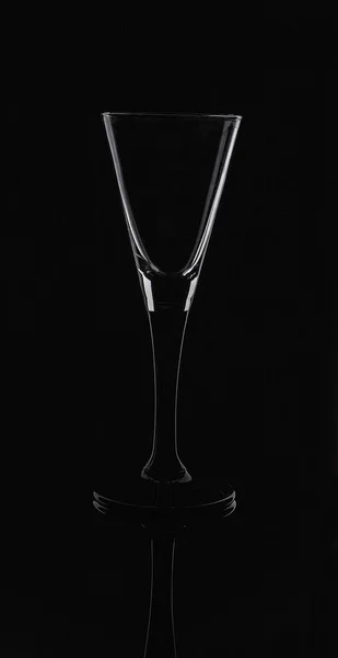 bir cam süsler, düşük anahtar içinde ışıklı olmadan stüdyoda, ürün amaçlar için fotoğraf.