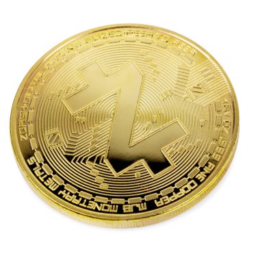 Beyaz arka plan üzerinde izole dijital para altın Zcash sikke