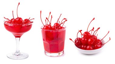 Şurup cam beyaz arka plan üzerinde izole kiraz