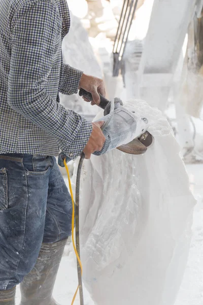 Beeldhouwer Maken Van Sculptuur Van Wit Marmer — Stockfoto