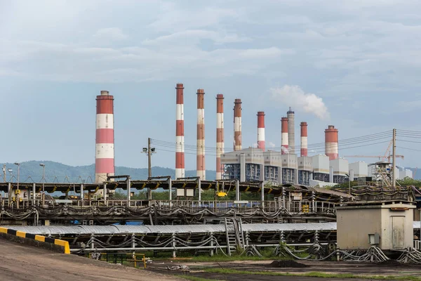 Centrale Électrique Thaïlandaise Sous Ciel Nuageux Bleu — Photo