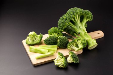 Sağlıklı yeşil organik çiğ brokoli Florets