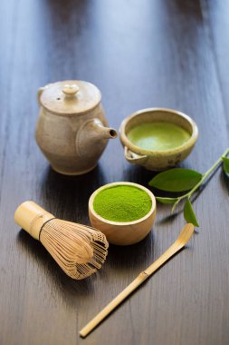 Organik yeşil Matcha çay töreni kümesi