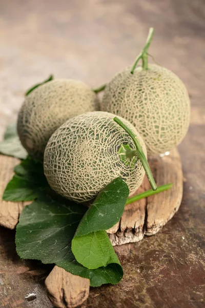 Close Van Cantaloupe Meloenen Houten Bord — Stockfoto