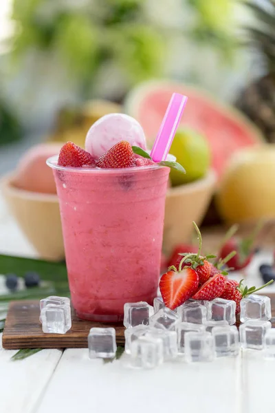 Smoothie Aux Fraises Glace Yaourt — Photo