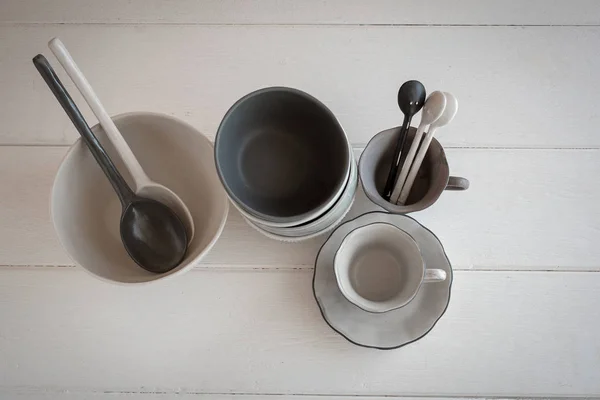 Ceramic Bowls Spoons Cups Gray Background — Stock Photo, Image