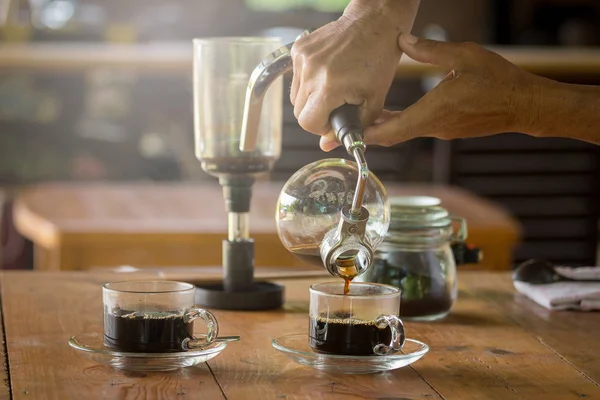 Close Vácuo Sifão Xícara Café Sifão Vácuo Cafeteira Loja — Fotografia de Stock