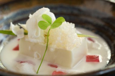 Hindistan cevizi puding nata de coco ve tatlı sagopa kajmer ile görev yaptı.