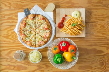 Deniz ürünleri ile lezzetli pizza