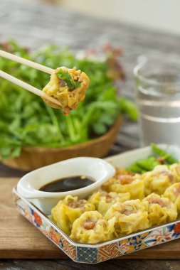 Geleneksel Çin yemeği Dim Sum buharda pişmiş hamur tatlısı