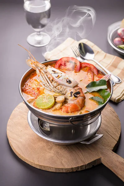 Traditionelle Thailändische Würzige Meeresfrüchte Suppe Tom Yum Goong — Stockfoto