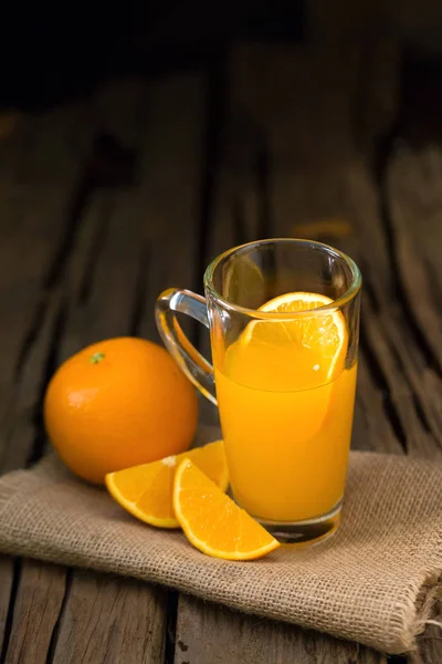 Стакан Свежего Апельсинового Сока — стоковое фото