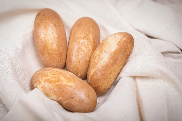 Frisches Hausgemachtes Brot Baumwollstoff Hintergrund — Stockfoto