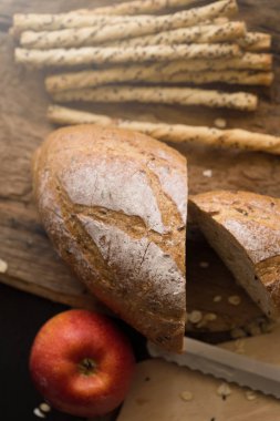 Fransız ekmeği baget ahşap tahta kesmek