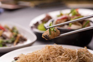 Kızarmış Çin yuvarlak şehriye Tay tarzı yengeç