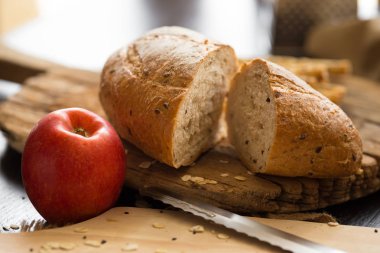 Fransız ekmeği baget ahşap tahta kesmek