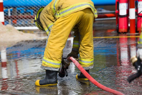 Tűzoltó Berendezés Tűzoltó Vízfolyás Készen Áll Használatra — Stock Fotó