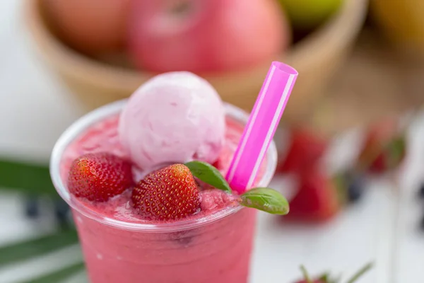 Strawberry Smoothie Och Yoghurt Glass — Stockfoto