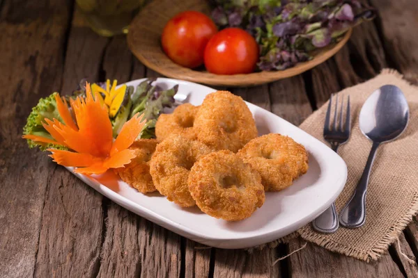 Comida Tradicional Tailandesa Tortitas Camarones Fritos Plato Blanco — Foto de Stock