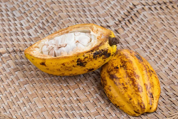 Vista Cercana Fruta Cacao Sobre Fondo Madera —  Fotos de Stock