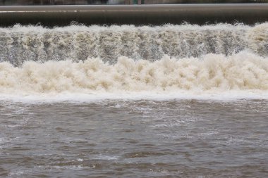 Su üzerinde lastik Tarım için engelleme nehir baraj