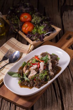 Tay geleneksel baharatlı kızarmış balık yemek